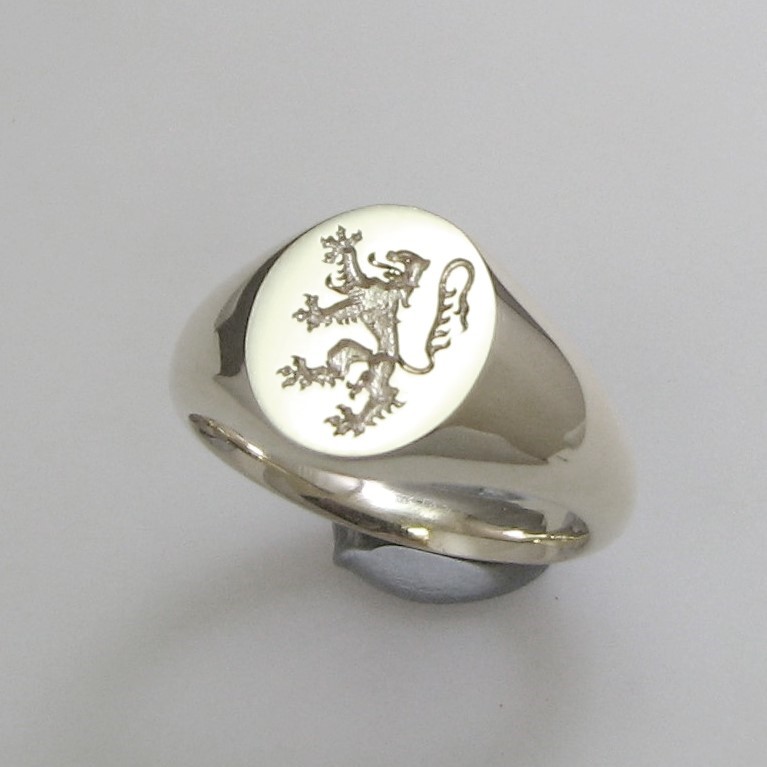 Lion rampant 2b crest engraved signet ring