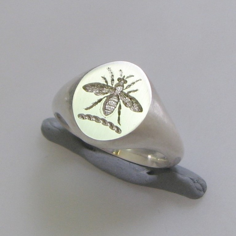 Bee crest engraved signet ring